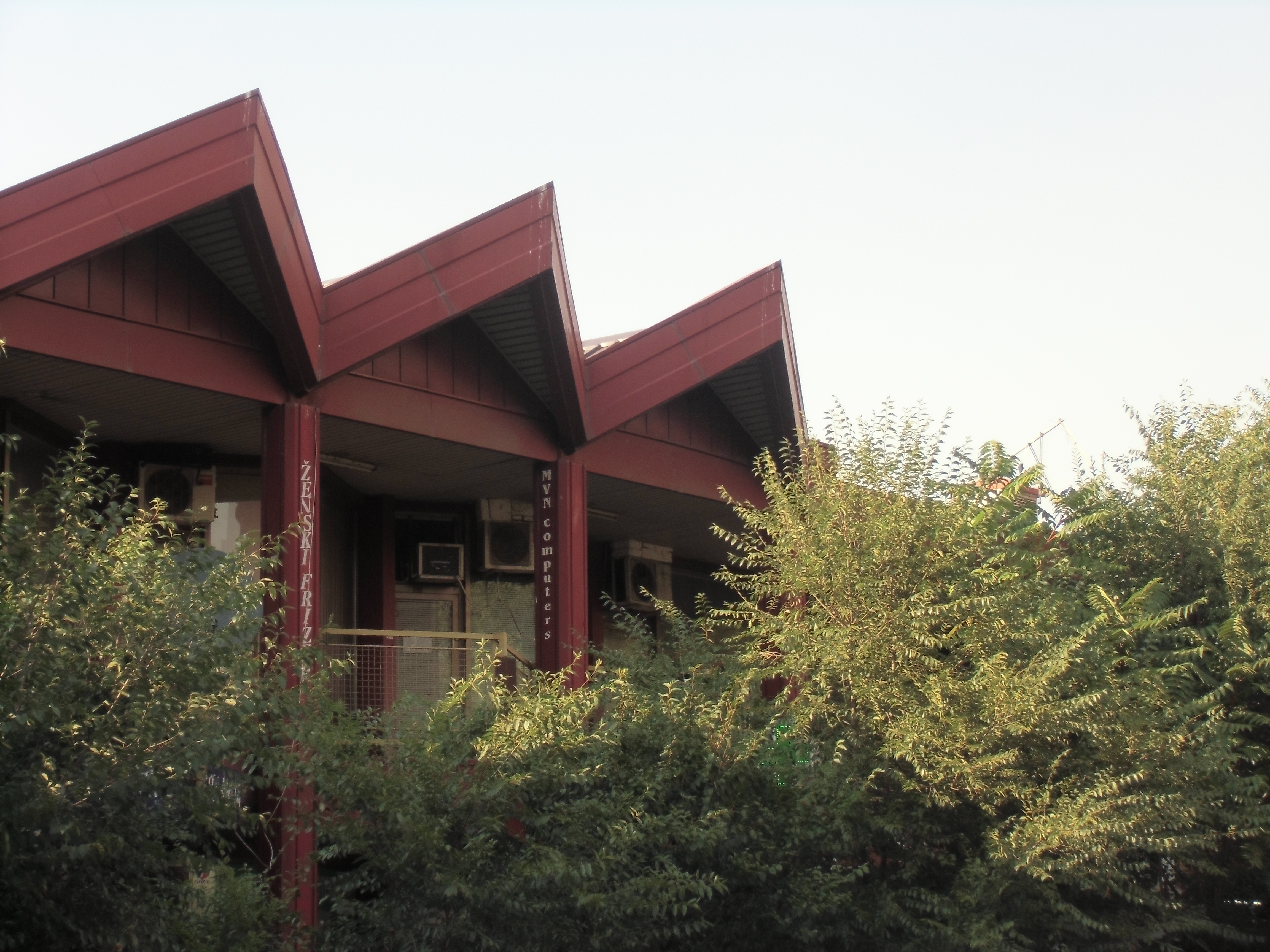 photo of an old shopping mall